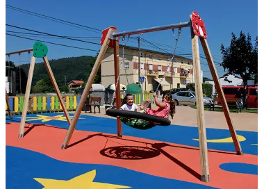 Balançoire inclusive Sierra avec siège panier