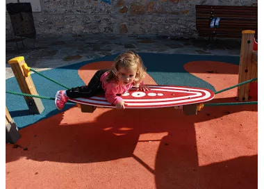 Bateau Santoña en bois avec surf