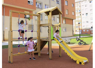 Parc enfants Castañeda avec toboggan et cordes