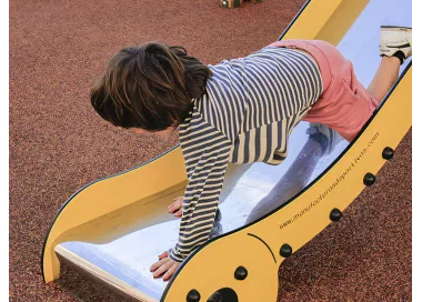 Parc enfants Castañeda avec toboggan et cordes