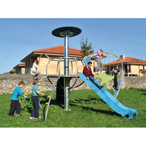 Parc Terra avec toboggan et jeux cordes