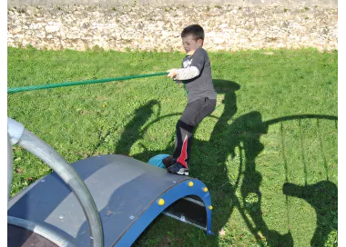 Parc Terra avec toboggan et jeux cordes