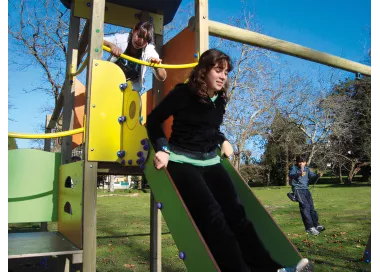 Parc en bois Comillas avec glissière