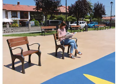 Chaise Arnía en fonte avec appui-bras