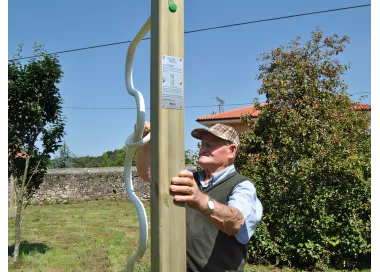 Serpent en bois pour exercices des poignets