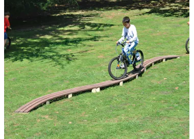 Passerelle courbe en bois lamellé-collé 5,73m