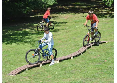 Passerelle courbe en bois lamellé-collé 5,73m