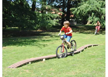 Passerelle courbe en bois lamellé-collé 5,73m