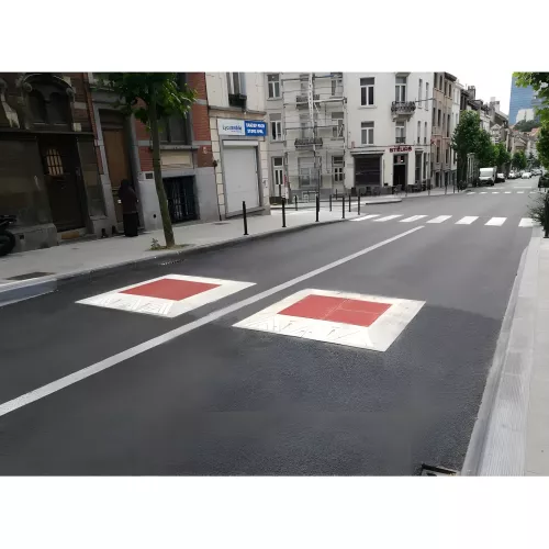 Coussin berlinois ralentisseur urbain 30km/h caoutchouc réfléchissant