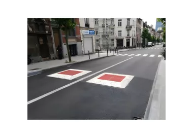 Coussin berlinois ralentisseur urbain 30km/h caoutchouc réfléchissant